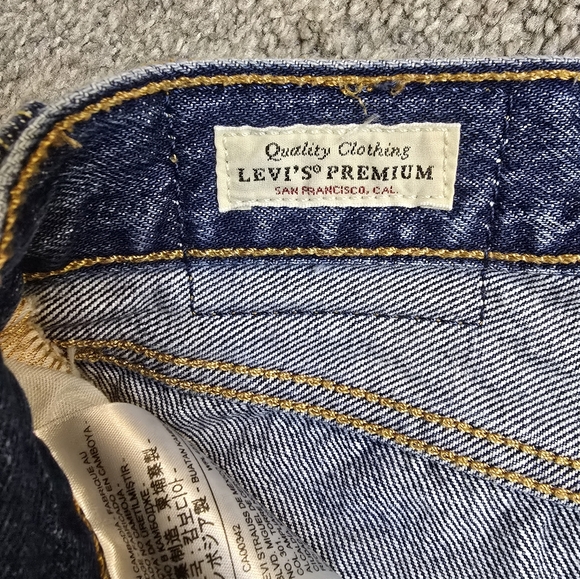 Levi's Button Fly Distressed Denim Shorts Ladies Size 28 - Picture 3 of 11